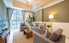 Luxe Apartments Near Dubai Mall Burj Khalifa Pool Gym Parking